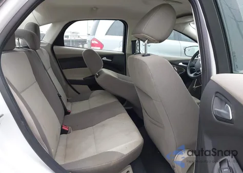 2013 Ford Focus Se z USA, uszkodzony, nr VIN 1FADP3F2XDL358935